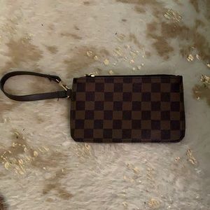 non authentic Louis Vuitton Neverfull wristlet